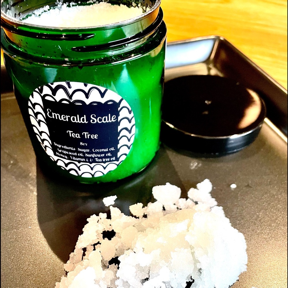 8oz - Natural body scrub made with local honey. Gluten free and vegetarian.